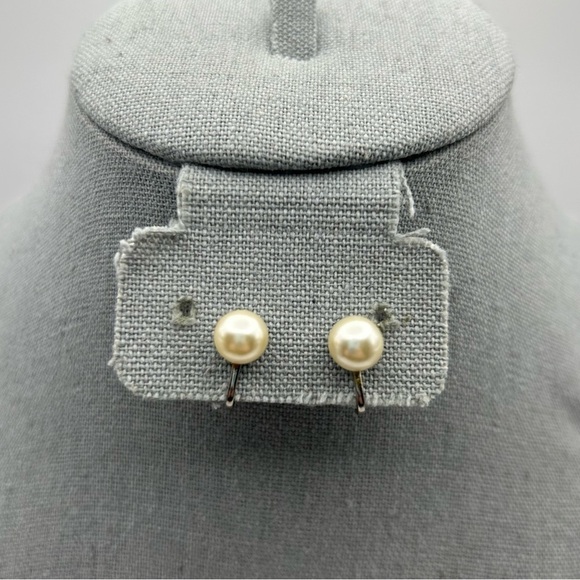 Vintage White Faux Pearl Silver Tone Screwback Stud Earrings - Picture 2 of 6
